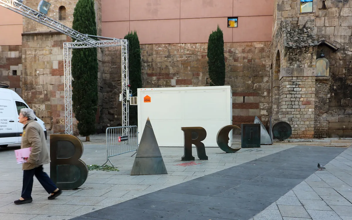 What Makes Gothic Quarter Barcelona Nightlife Different