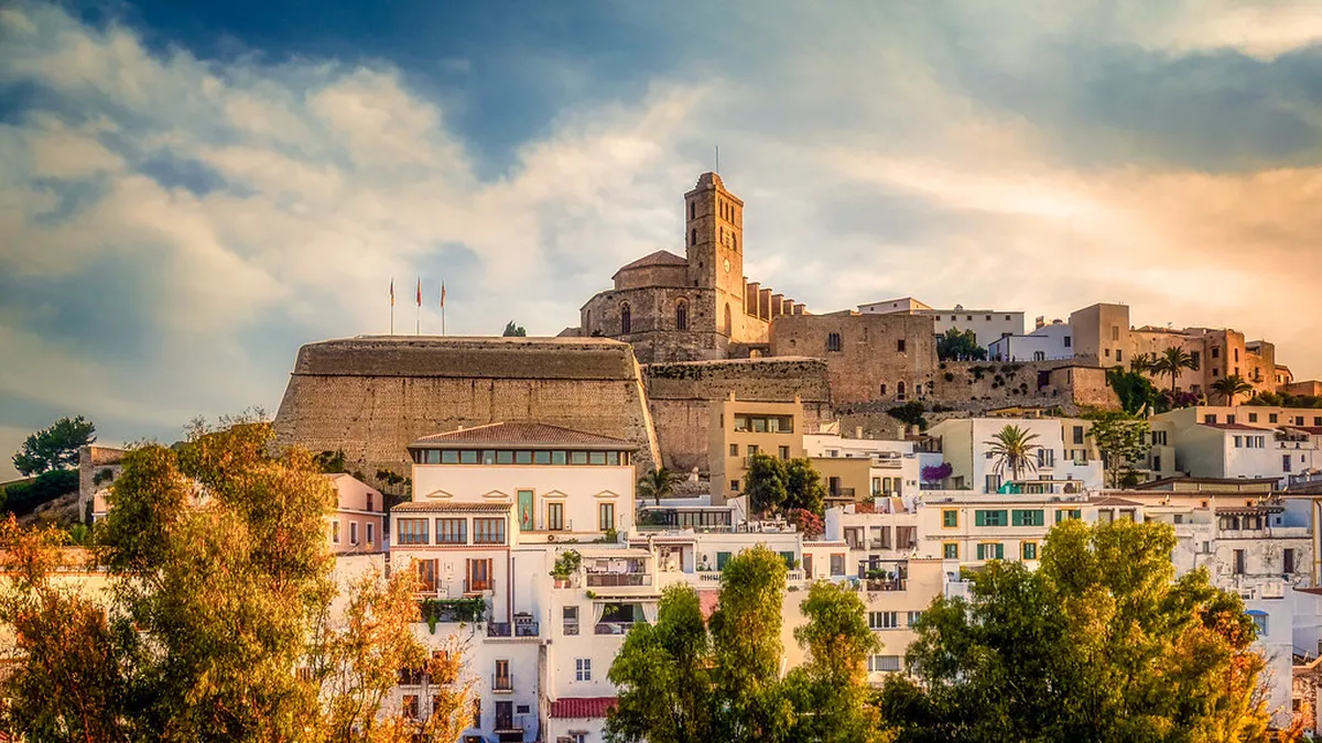 Simple Outfit Formulas for Ibiza Nights — a scene in Ibiza