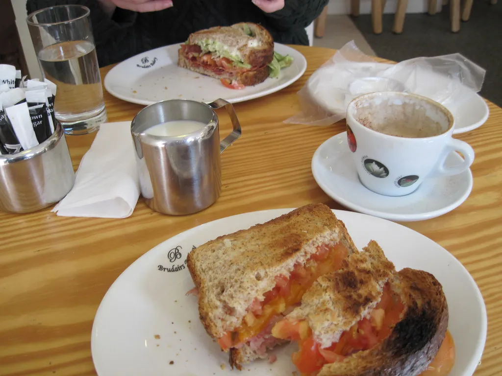 Grogan's Castle Lounge: Pints and Famous Toasties in Ireland