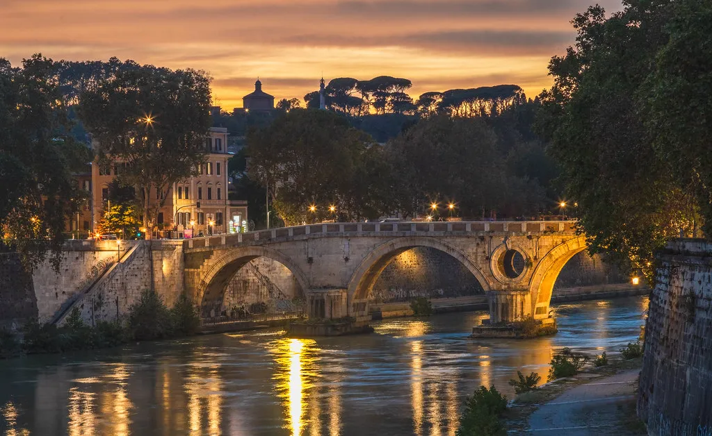 The History of the Milanese Aperitivo in Italy