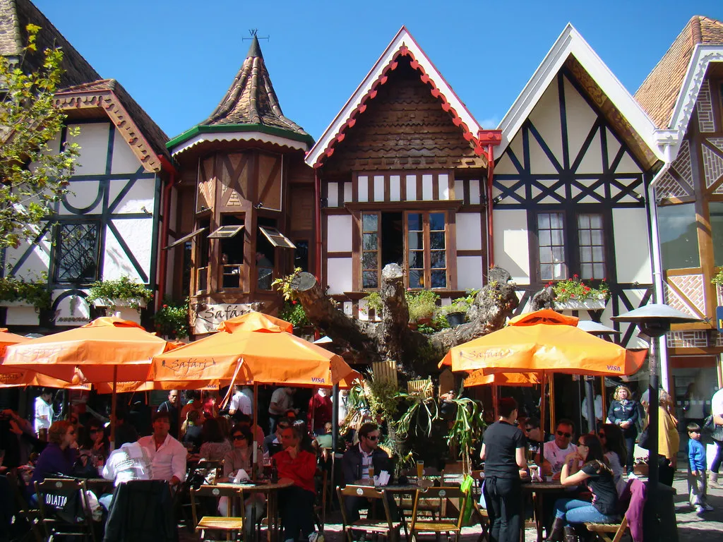 Bagnoli: The Hub for Summer Clubs and Discos in Italy