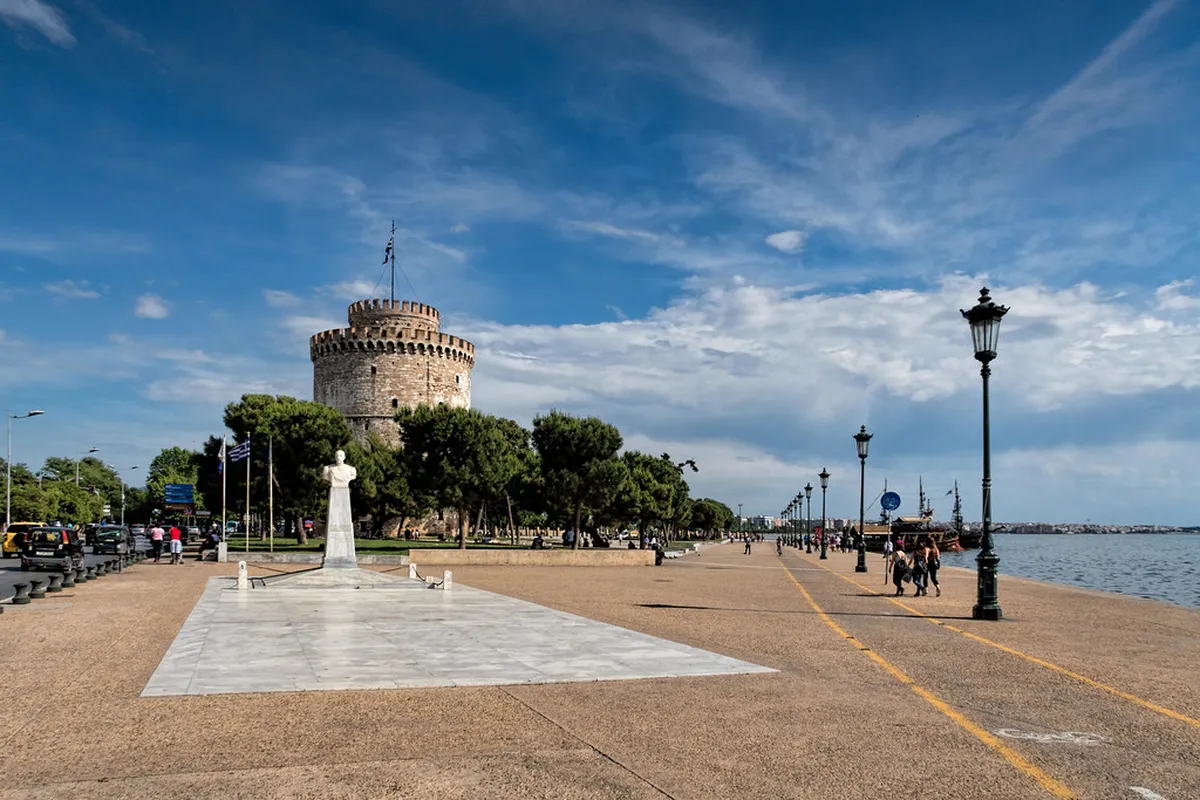 Read the Streets Before You Pick a Bar in Thessaloniki