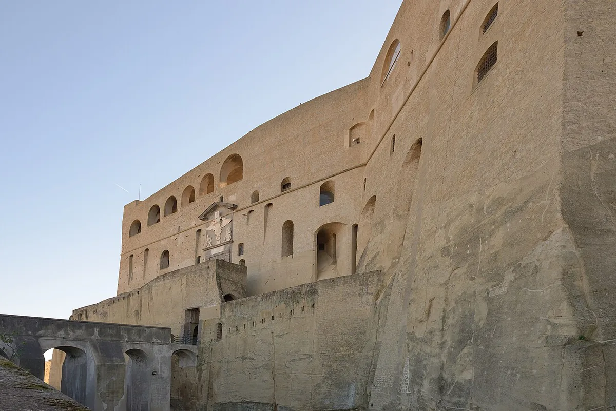 Castel Sant Elmo Napoli lato ingresso — 1