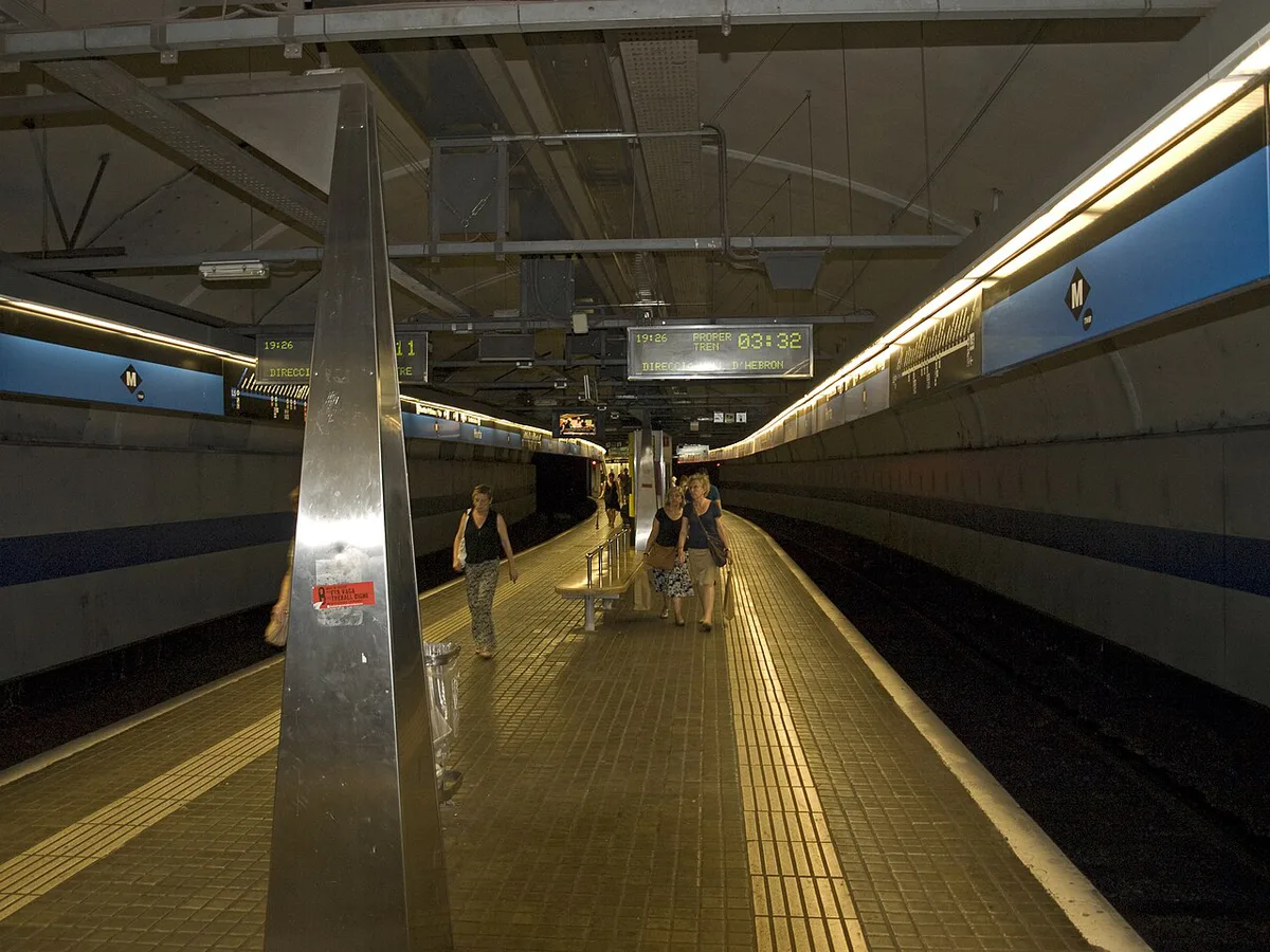 Horta station platform — 1