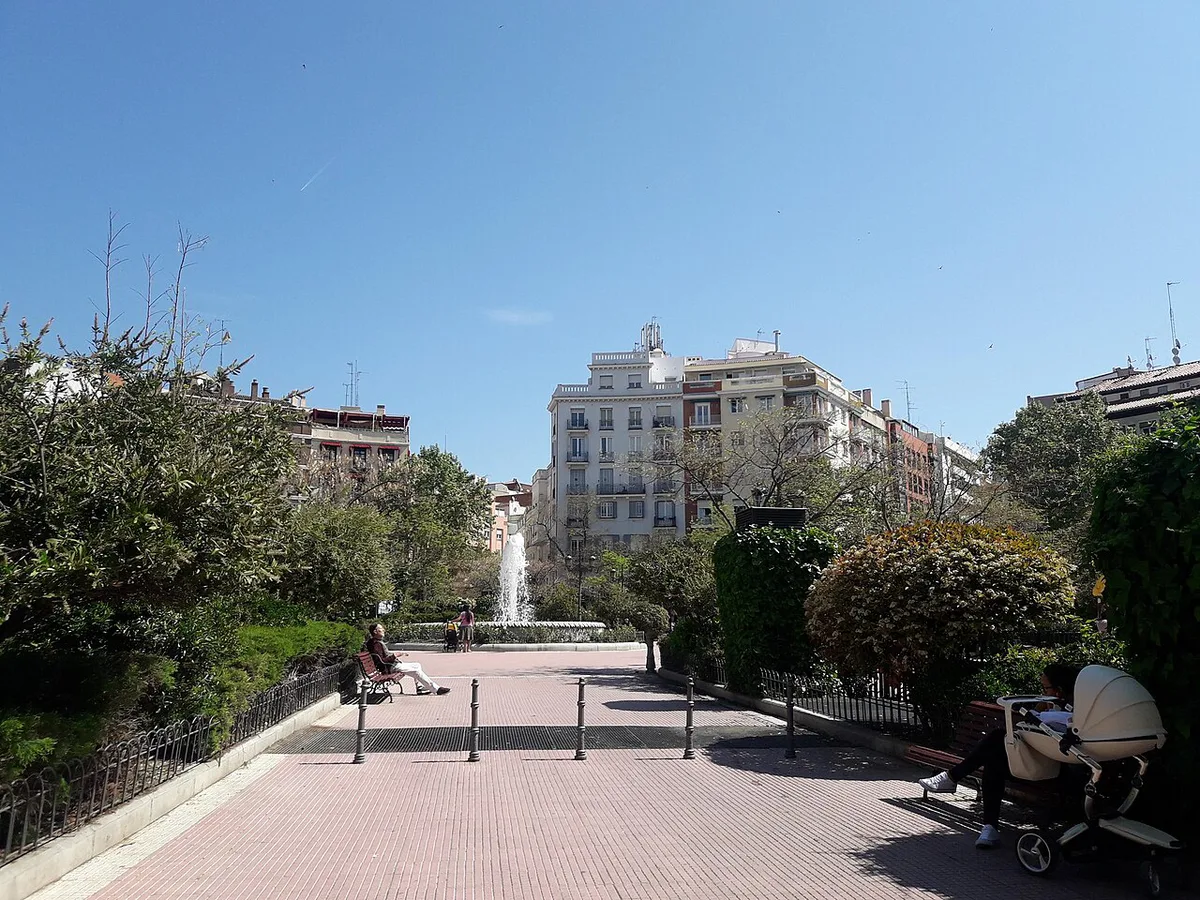 El entorno de la Plaza de Olavide  más seguro gracias al Fondo de Reequilibrio Territorial 02 — 1
