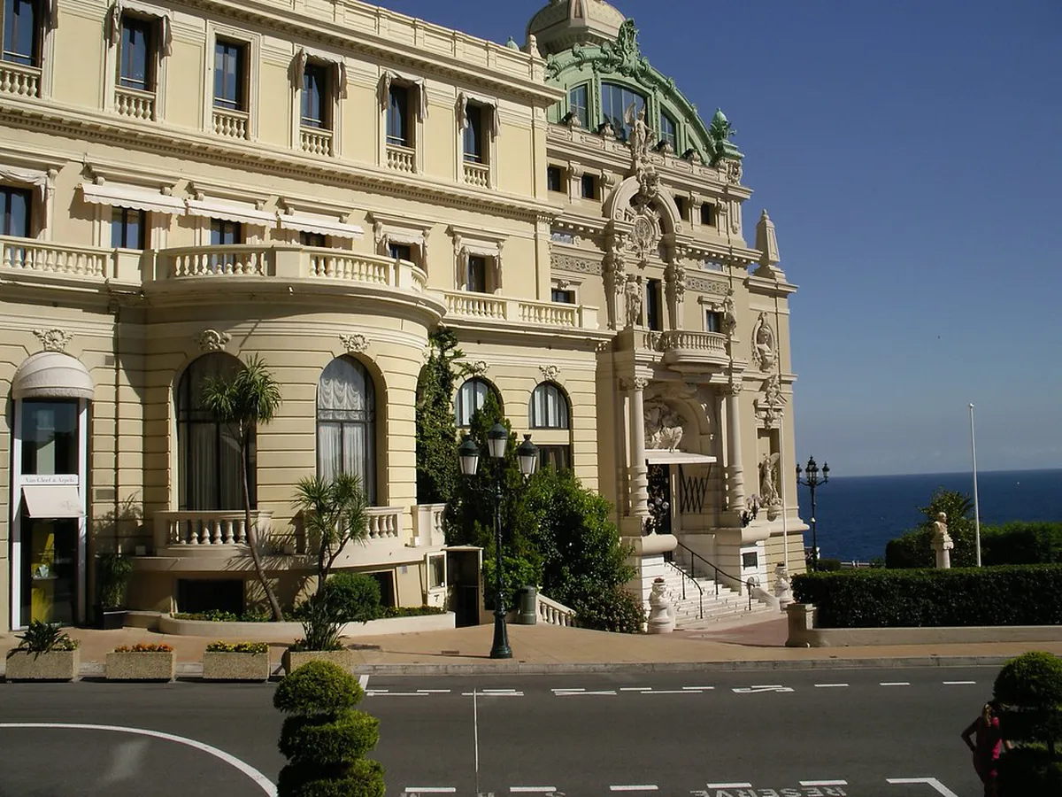 Larvotto Beach Clubs: La Rose des Vents and La Note Bleue in Monaco