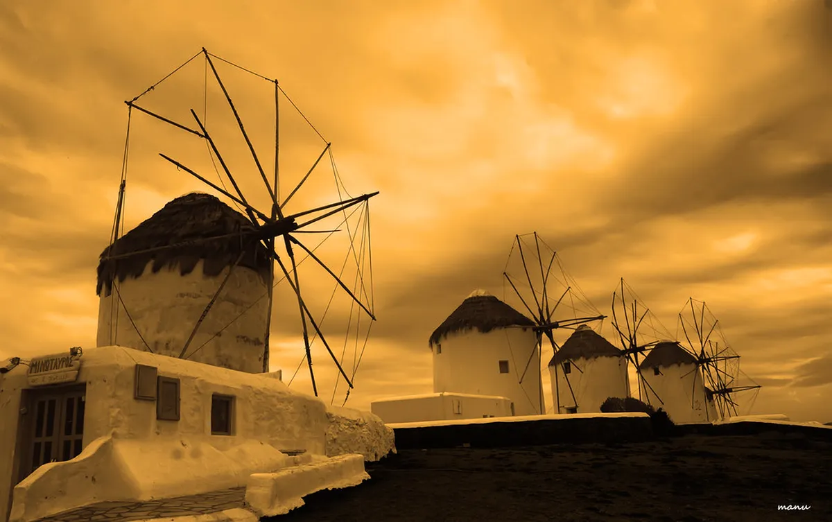 Paraga Beach: The Nearby Middle Ground in Mykonos