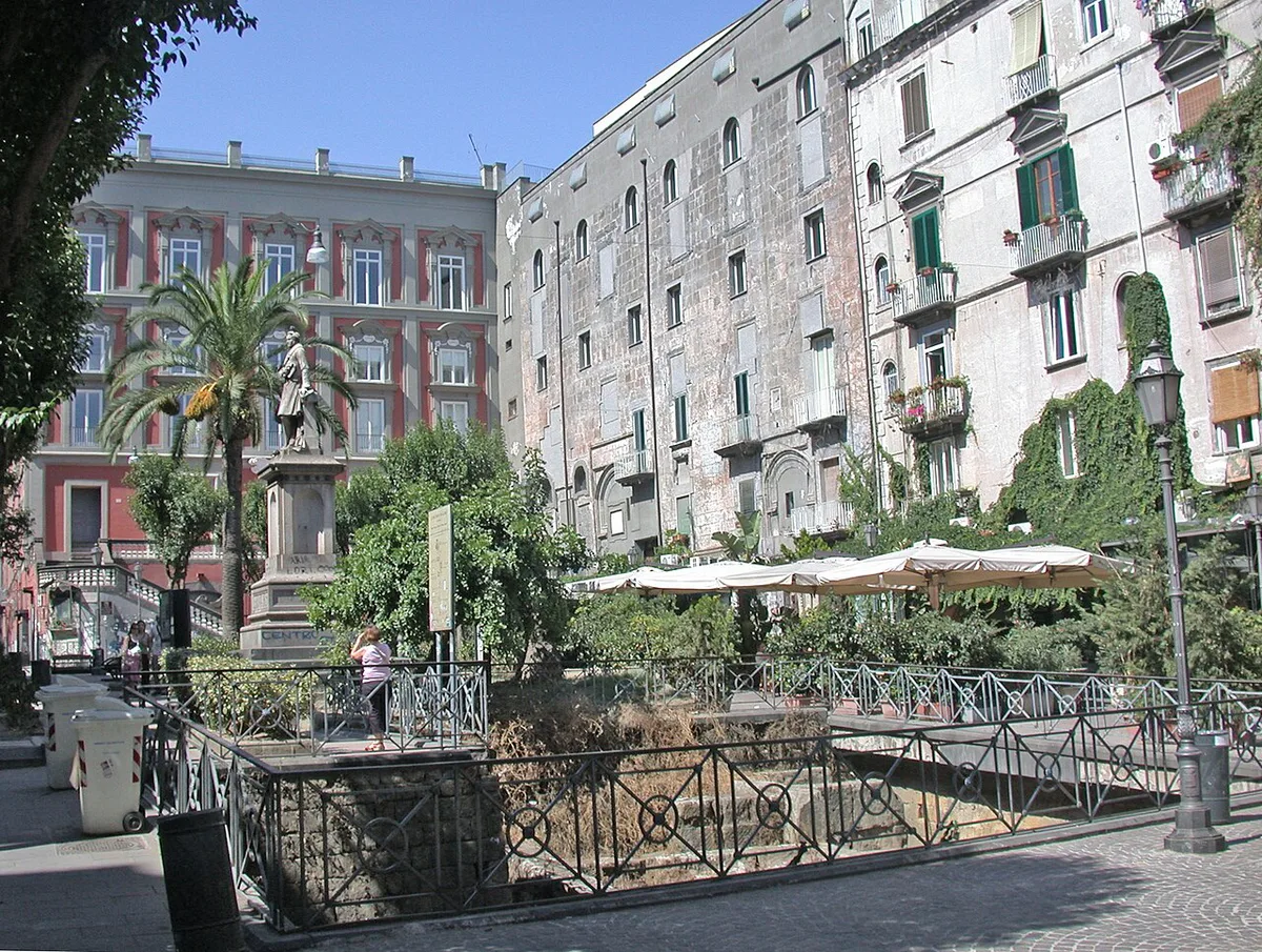 NapoliPiazzaBellini — 2