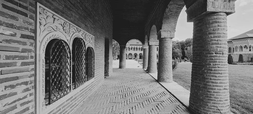 Best Days to Go Out and Peak Hours in Romania