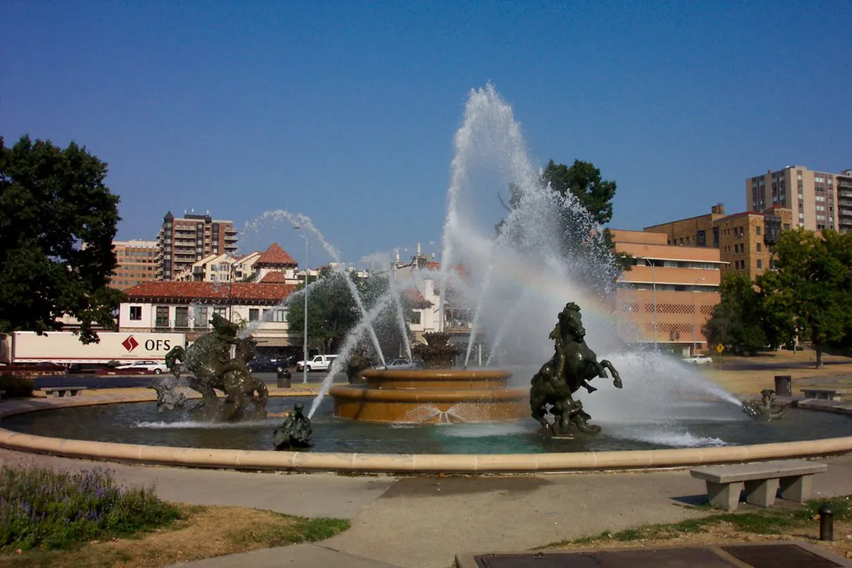 How the Mixed Queer-Friendly Scene Changes Your Plan in Seville