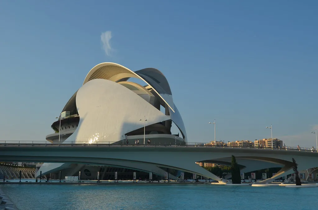 Navigating the Nightlife Neighborhoods of Valencia in Spain