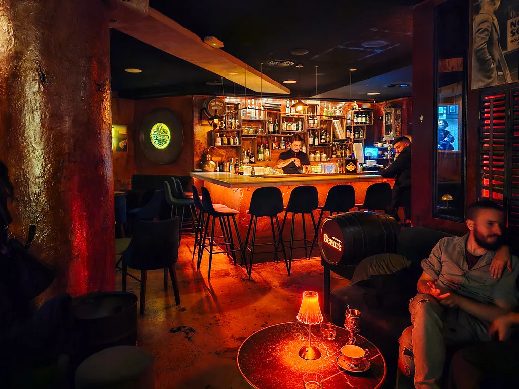 Hidden Cocktail Bars and Speakeasies in Spain
