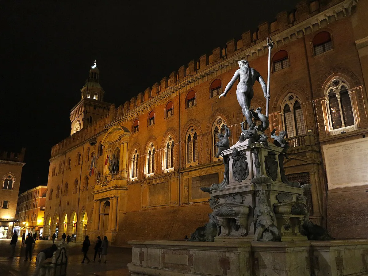 things to do in bologna at night — 1