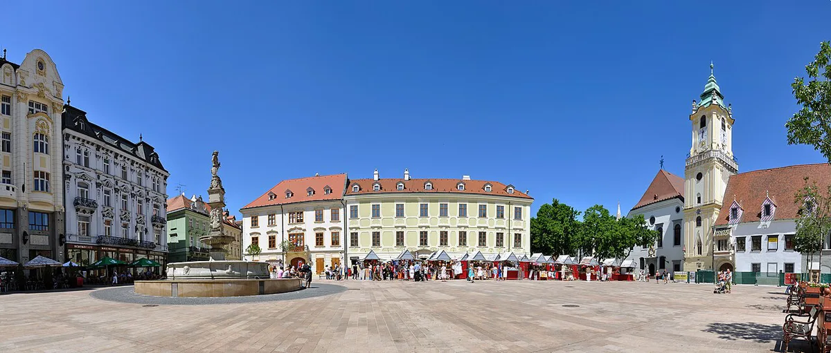 Hlavné Námestie - panoramio — 2