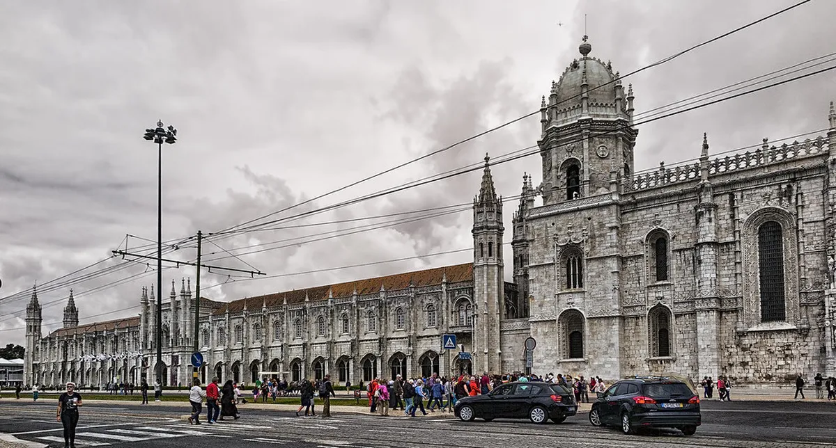 9 Things to Do in Lisbon at Night — a scene in Lisbon