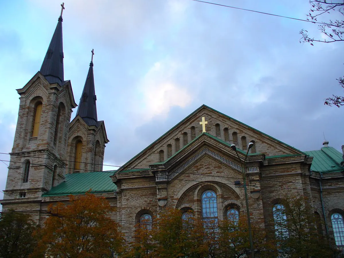 Seasonal Planning for Things to Do in Tallinn at Night